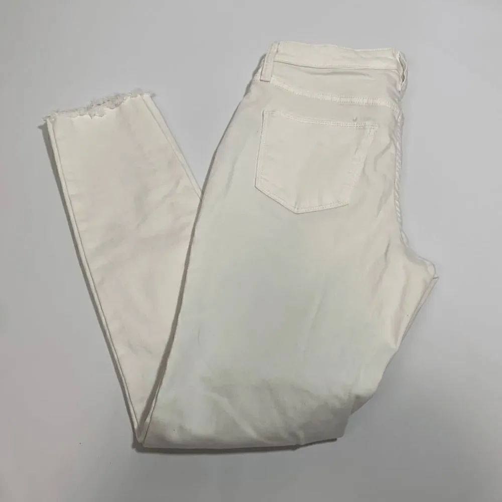 Universal Thread High Rise Distressed Jegging White Denim